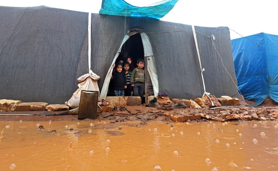 المخيمات في سوريا: إغلاقٌ بلا بديل… أم حلٌّ واقعي يحمي الدولة والناس؟