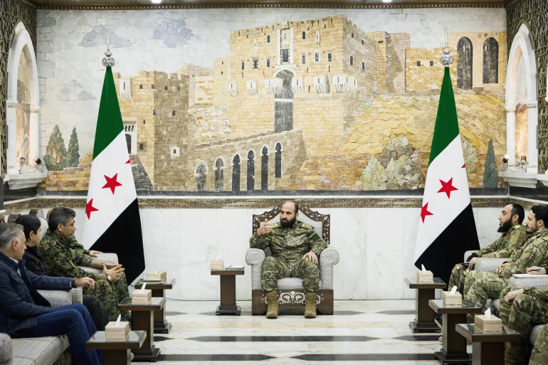رئيس هيئة الأركان يبحث مع وفد من "قسد" خطوات دمج قواتها في الجيش العربي السوري
