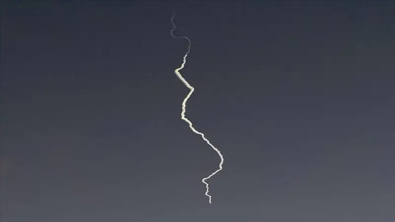 إصابة أربعة أشخاص جراء سقوط شظايا على منازل في جنوب دبي