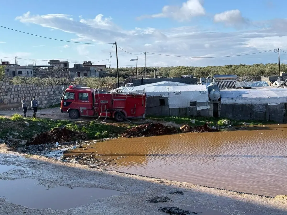 وزارة الطوارئ تحذر سكان قرى ريفي إدلب وحلب من مخاطر تجمعات مياه السيحة