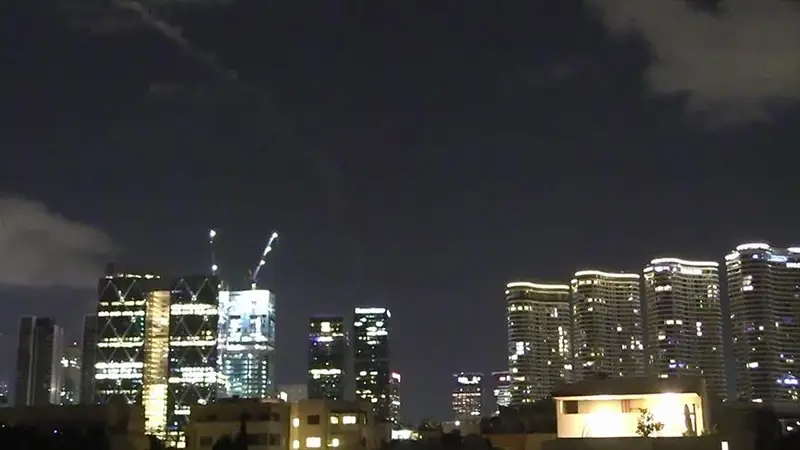 إسرائيل: صاروخ إيراني يثير هزات عنيفة في تل أبيب