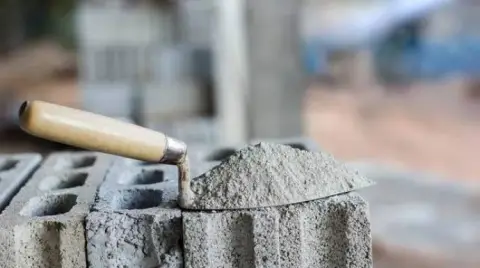 وصول شحنات الكلنكر من مصر لتعزيز إنتاج الإسمنت في سوريا