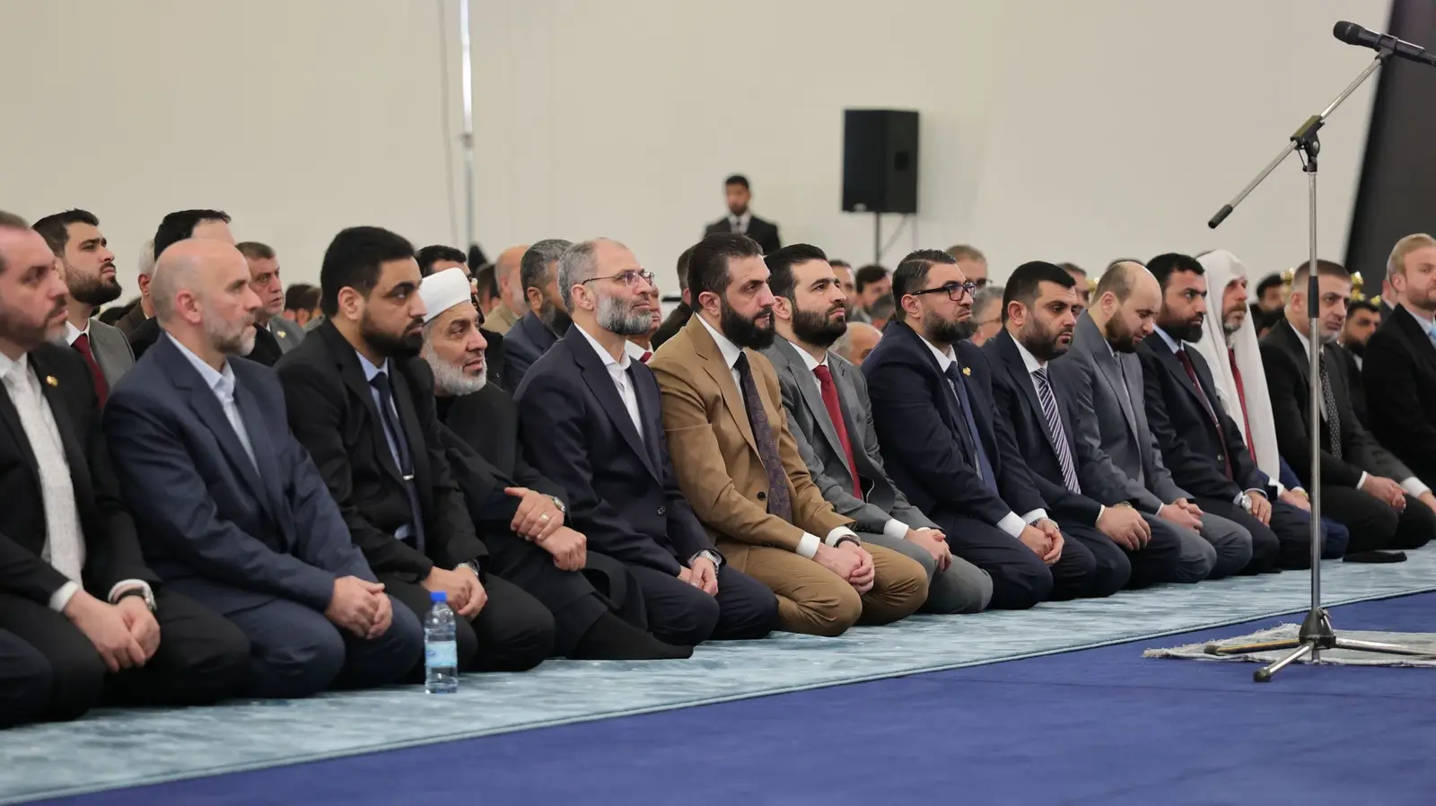 الرئيس السوري يعلن رفع رواتب موظفي القطاع العام وتحديد حد أدنى للأجور