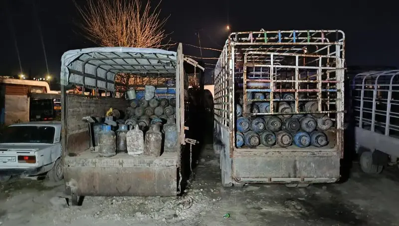 محافظة حلب تضبط مستودع غاز كبير وتصادر 5 سيارات محملة بأسطوانات معدة للسوق السوداء