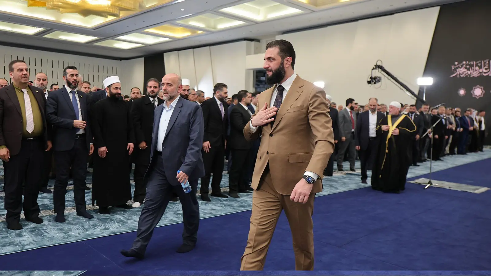 الشرع يعلن زيادة الرواتب 50 بالمئة ويرسم ملامح مرحلة اقتصادية جديدة في سوريا