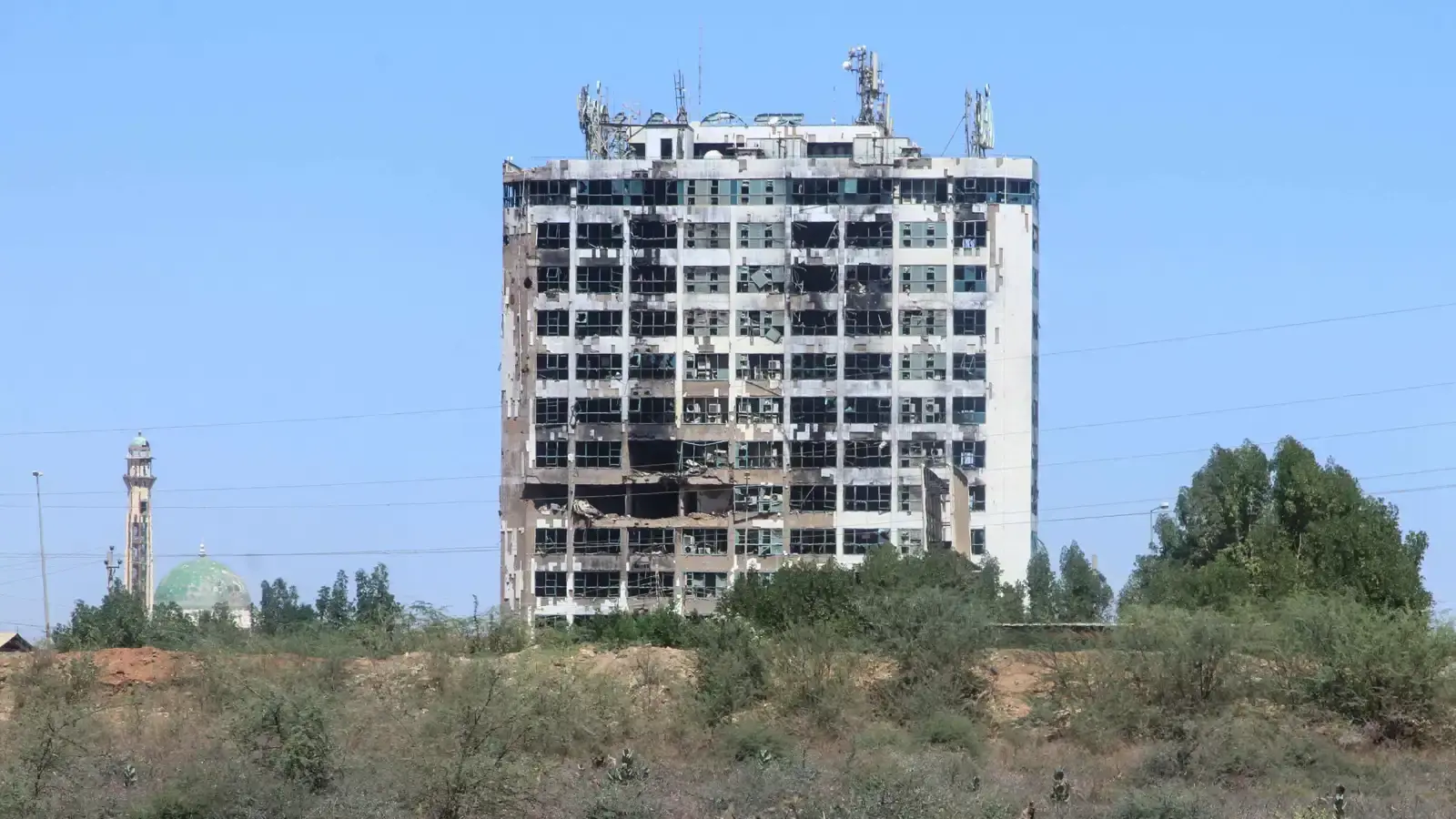 64 قتيلاً في هجوم بطائرة مسيرة على مستشفى في شرق دارفور السودانية