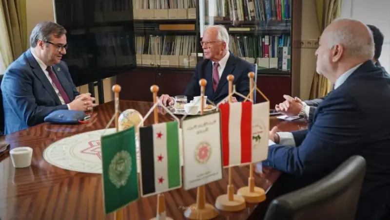 حاكم مصرف سوريا المركزي يبحث مع رئيس غرفة التجارة العربية النمساوية تعزيز التعاون الاقتصادي