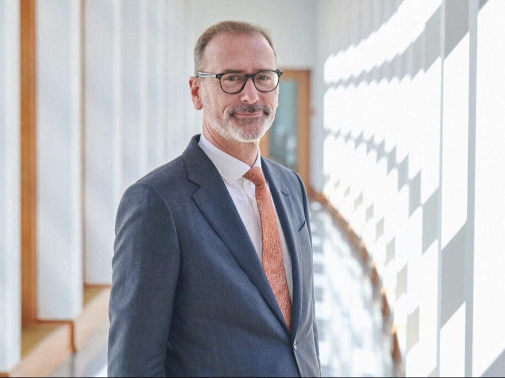 القائم بأعمال السفارة الألمانية يشيد بزيارة الشرع ويؤكد دعم بلاده لتحويل سوريا إلى مركز لوجستي إقليمي