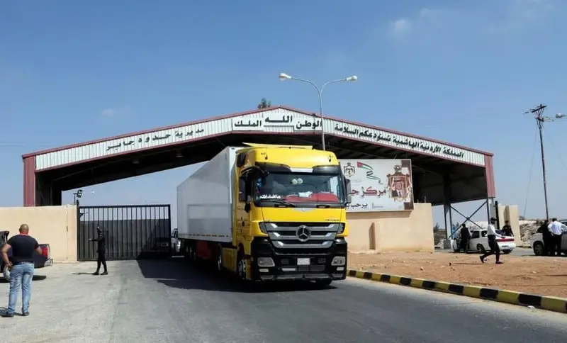 السماح للشاحنات السورية والأردنية بالتبادل التجاري المباشر دون مناقلة على الحدود