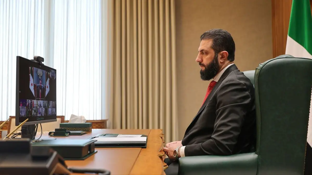 الرئيس أحمد الشرع يؤكد خلال اجتماع عبر الفيديو على خطورة التصعيد في الشرق الأوسط