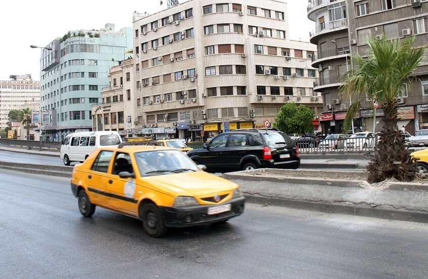 محافظ دمشق يعلن خطوات تنظيمية جديدة لقطاع تكاسي الأجرة