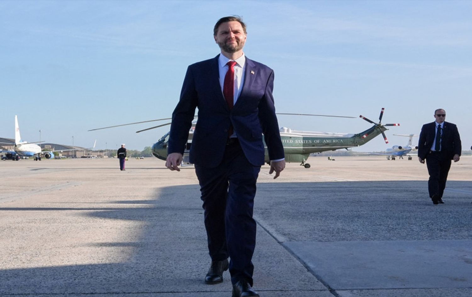 نائب الرئيس الأمريكي جي دي فانس يصل إسلام آباد لبدء محادثات مع إيران