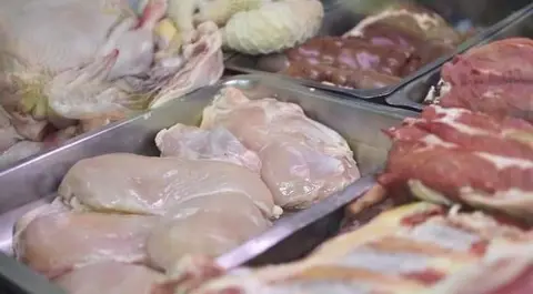 مديرية حماية المستهلك تضبط 50 كيلوغراماً من نتر الفروج غير الصالح بريف دمشق