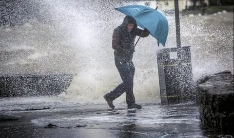 ارتفاع طفيف على درجات الحرارة وأمطار غزيرة ورعدية متوقعة في معظم المناطق اليوم