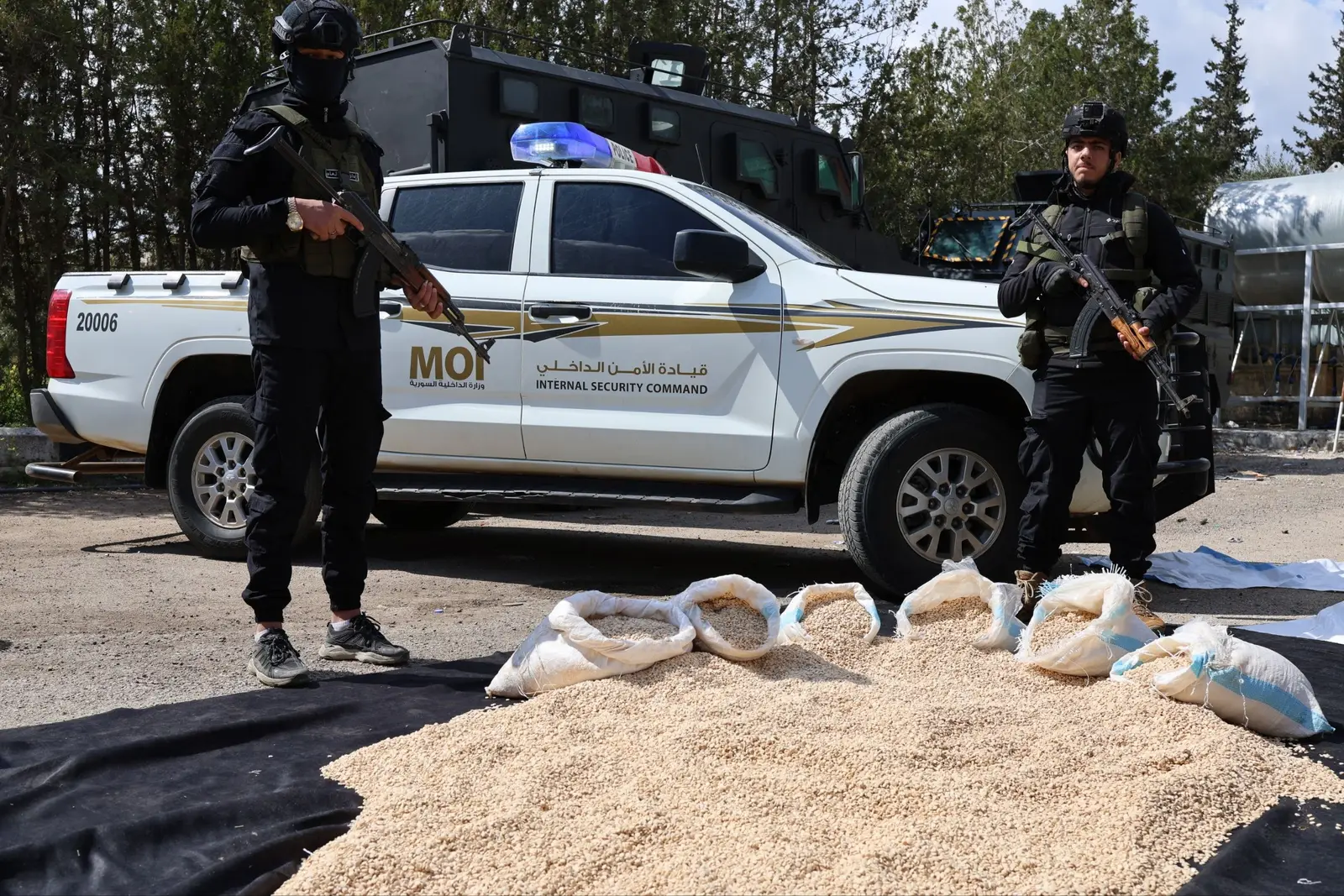 وحدات حرس الحدود السورية توقف تهريب حبوب كبتاغون من لبنان إلى ريف دمشق