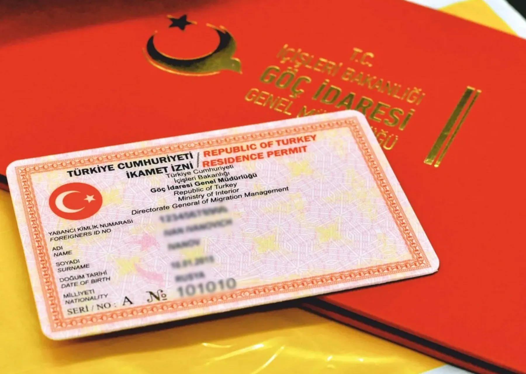 السلطات التركية تضبط شبكة تزوير تصاريح إقامة وتعتقل 51 شخصاً في 6 ولايات