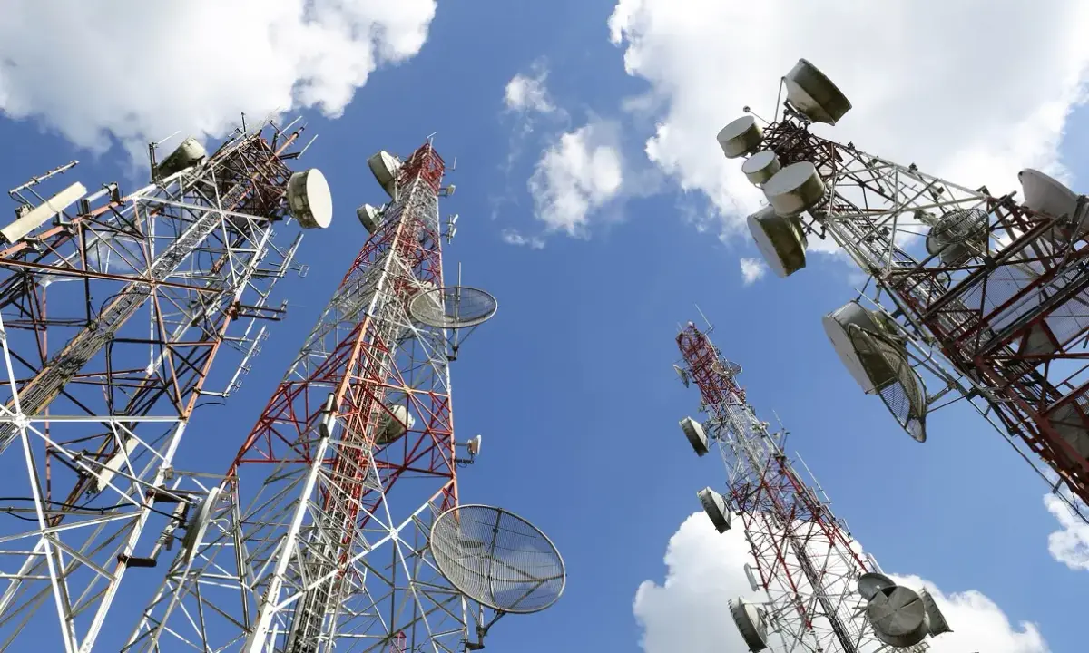 انقطاع خدمات الاتصالات والإنترنت في دير الزور بسبب عطل فني في الكبل الضوئي