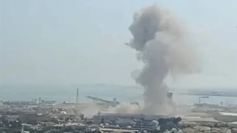 طائرة مسيرة تستهدف مبنى في أم القيوين الإماراتية وتسبب حريقًا دون إصابات