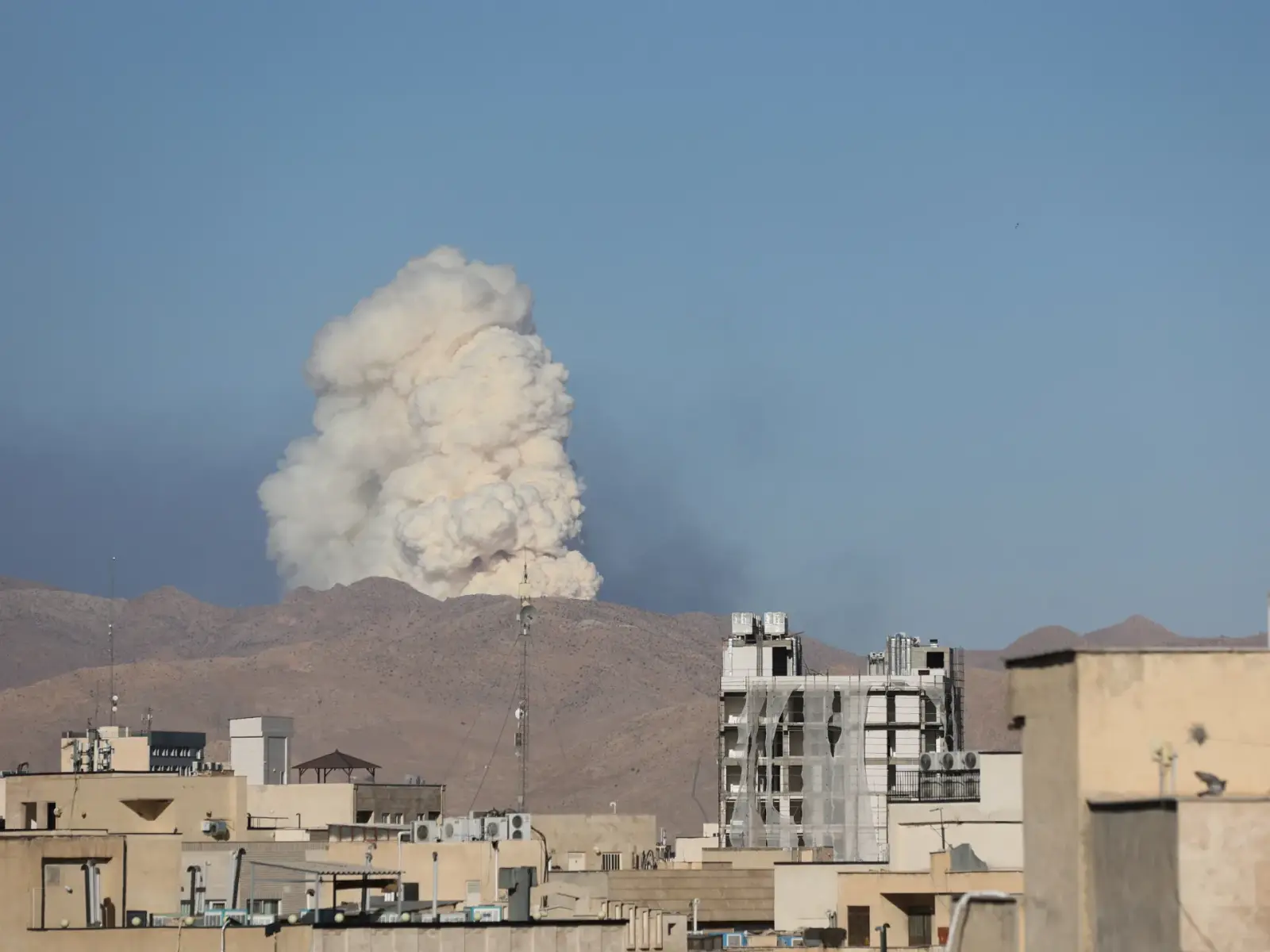 الجيش الإسرائيلي يعلن قصف مجمع طالقان النووي في إيران