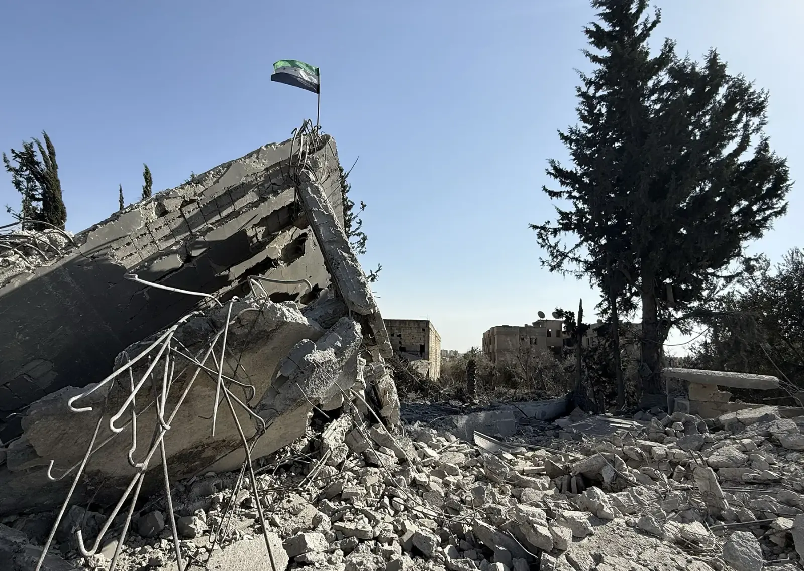 تصعيد إسرائيلي يستهدف مواقع عسكرية في درعا والسويداء جنوب سوريا