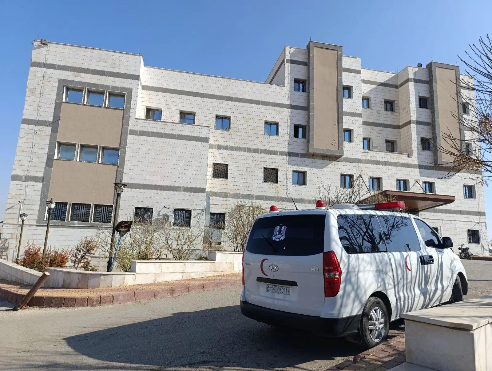 مشفى قطنا الوطني يواصل تقديم خدمات إزالة الوشم بالليزر مجاناً