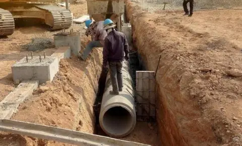 انطلاق مشروع تأهيل شبكات الصرف الصحي في بلدة حاس بريف إدلب الجنوبي