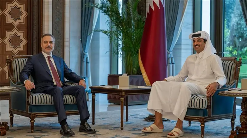 أمير قطر تميم بن حمد يستقبل وزير الخارجية التركي هاكان فيدان على هامش زيارته للدوحة