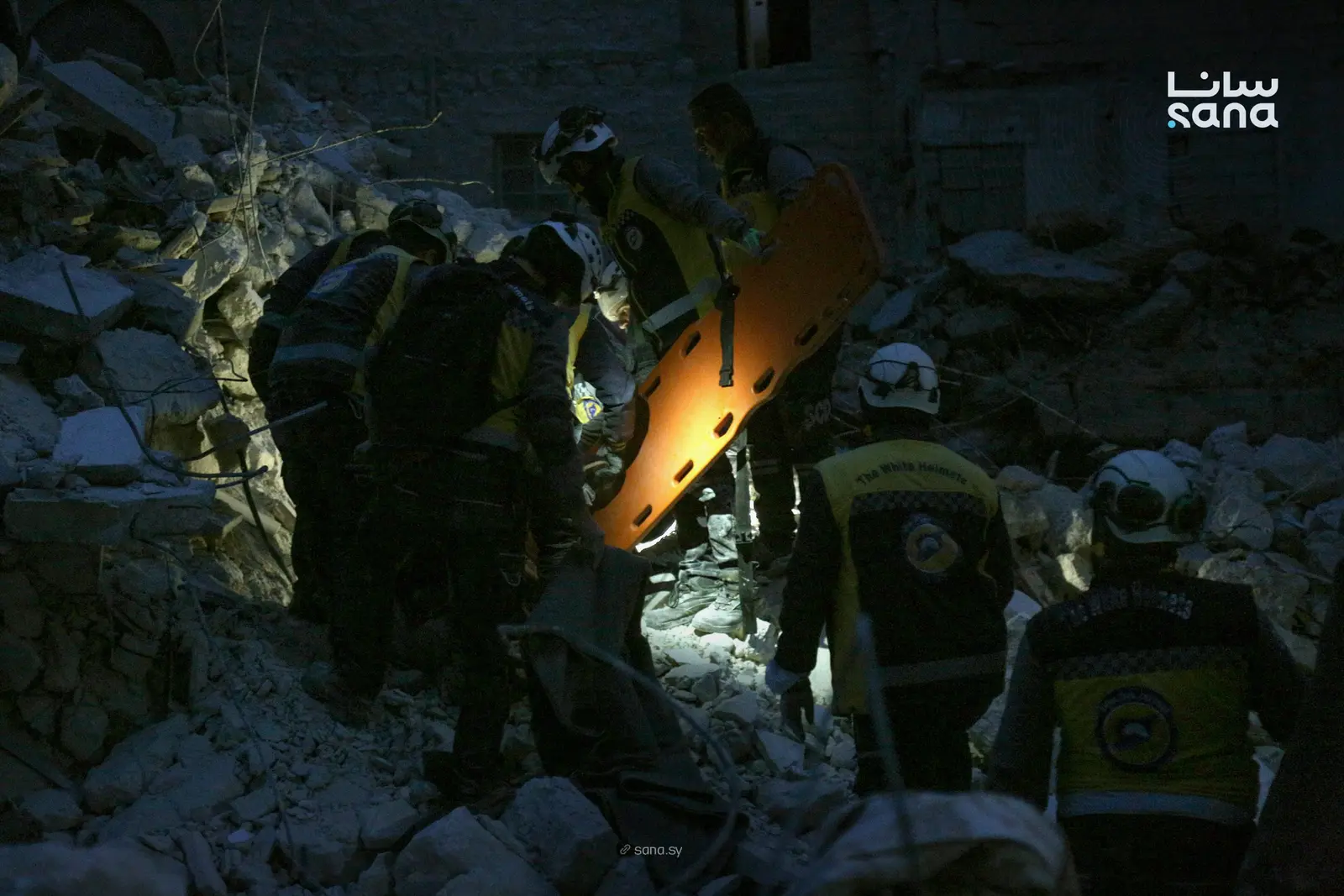 انتشال جثمانين من تحت أنقاض مبنى منهار في حلب… وعمليات البحث مستمرة عن عالقين00