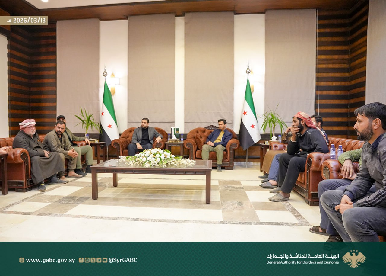 معاون رئيس الهيئة العامة للمنافذ والجمارك يلتقي سائقي الشاحنات في منفذ نصيب