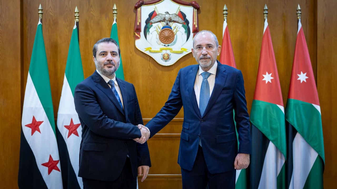وزير الخارجية السوري يلتقي نظيره الأردني في عمّان لبحث العلاقات الثنائية